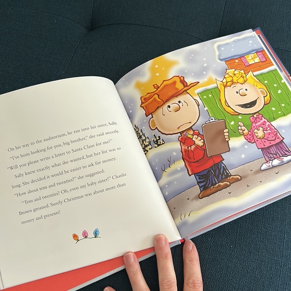 A Charlie Brown Christmas boxed book set  and coloring kit - Picture 6 of 13